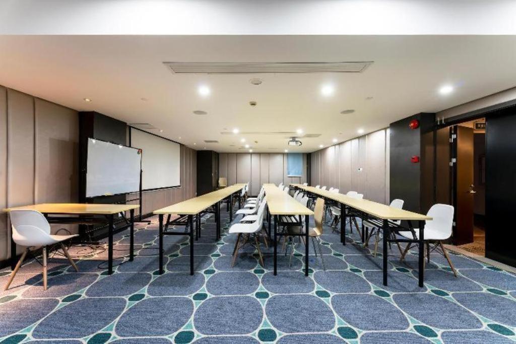 Hanting Songjiang Hotel 2*